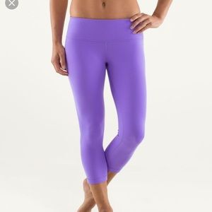 Lululemon Wonder Under Crop in Power Purple